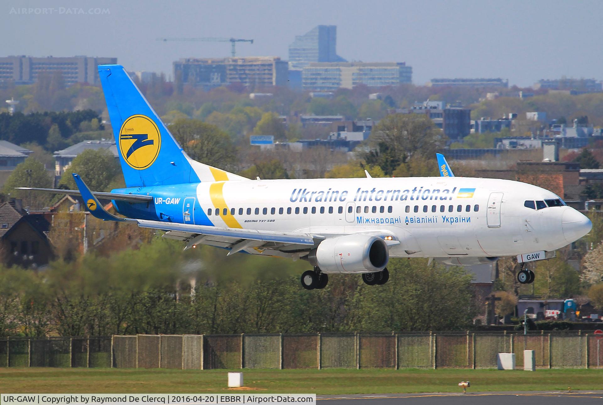 UR-GAW, 1991 Boeing 737-5Y0 C/N 24898, Landing on rwy 01.
