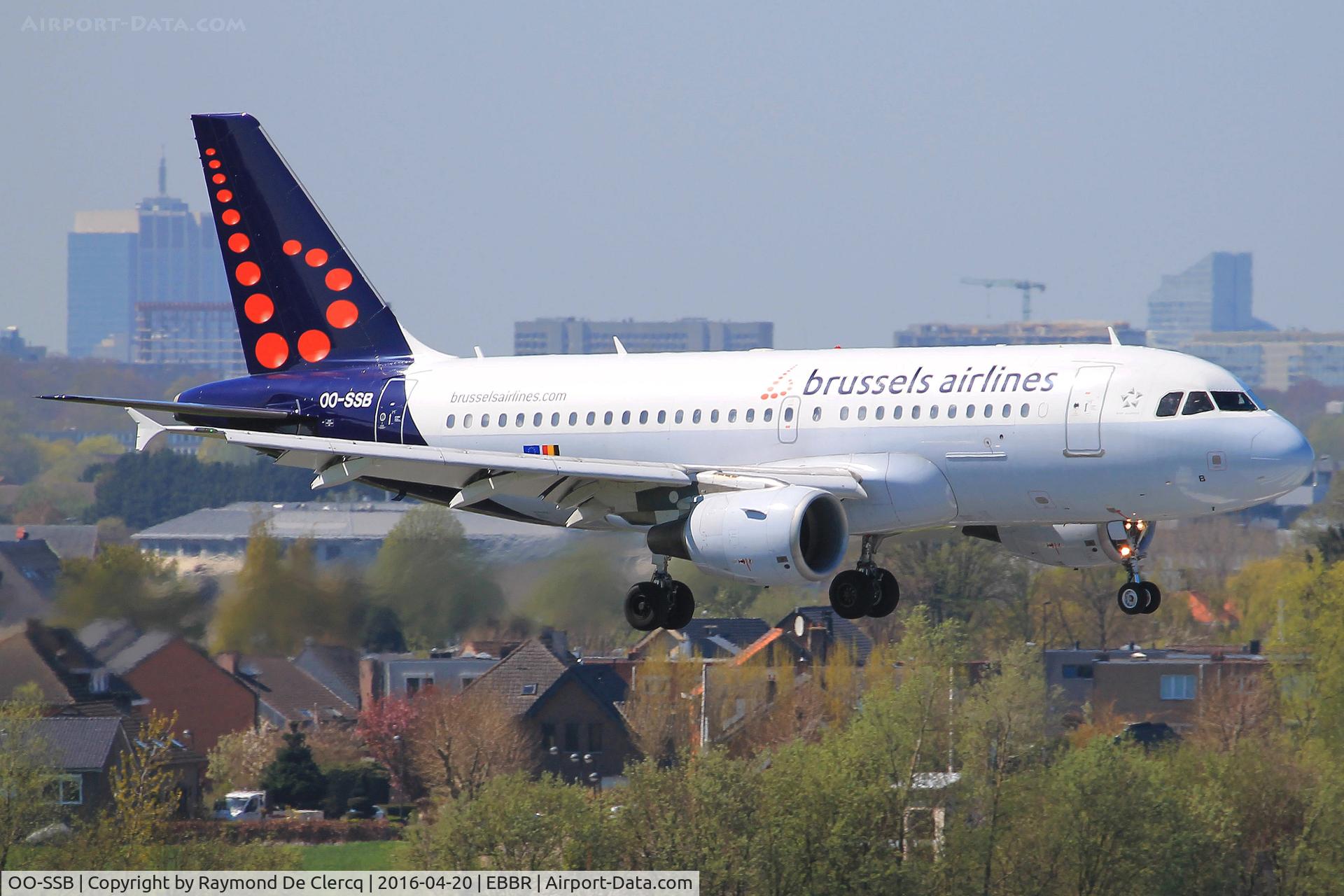 OO-SSB, 2005 Airbus A319-111 C/N 2400, Landing on rwy 01.