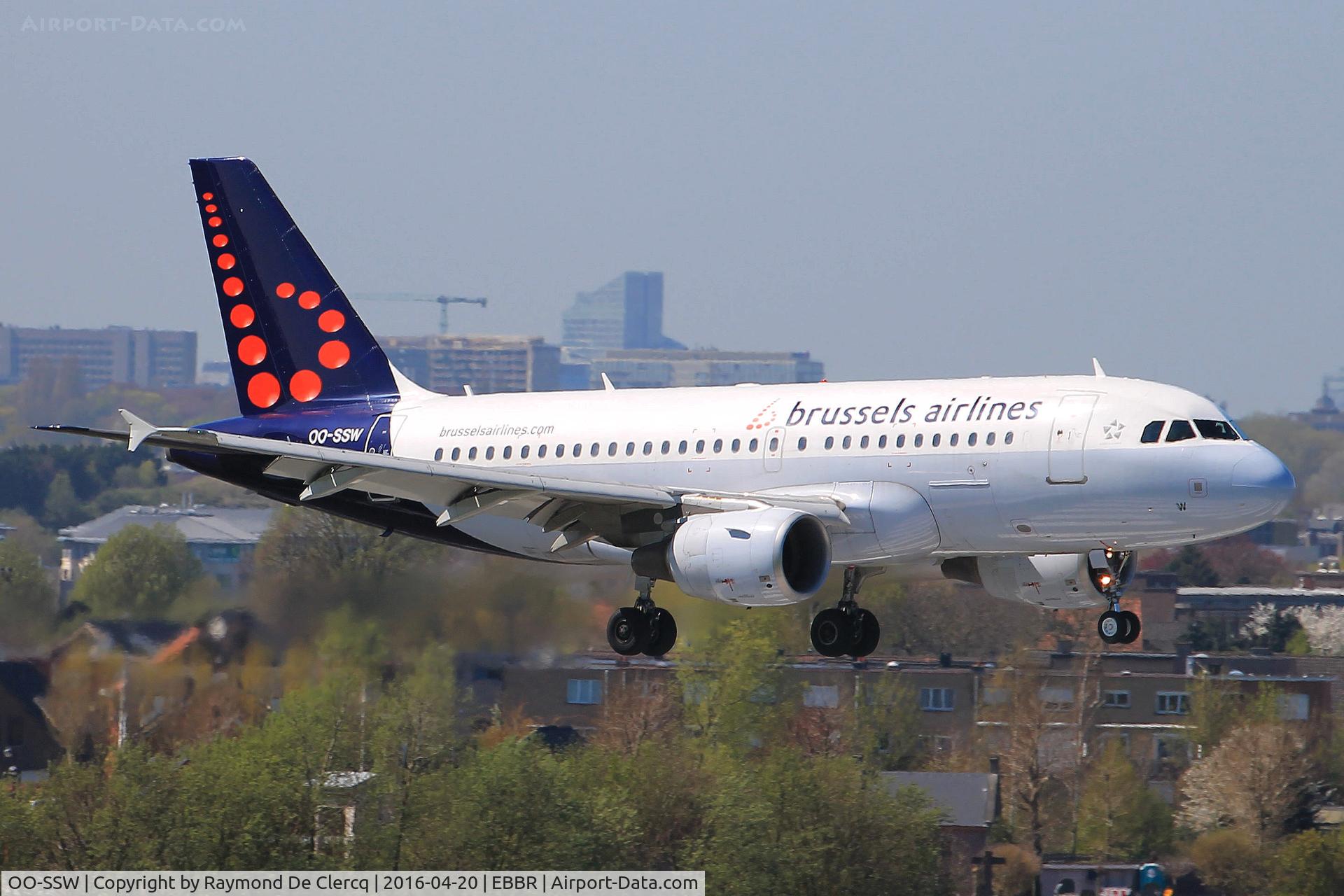 OO-SSW, 2007 Airbus A319-111 C/N 3255, Landing on rwy 01.
