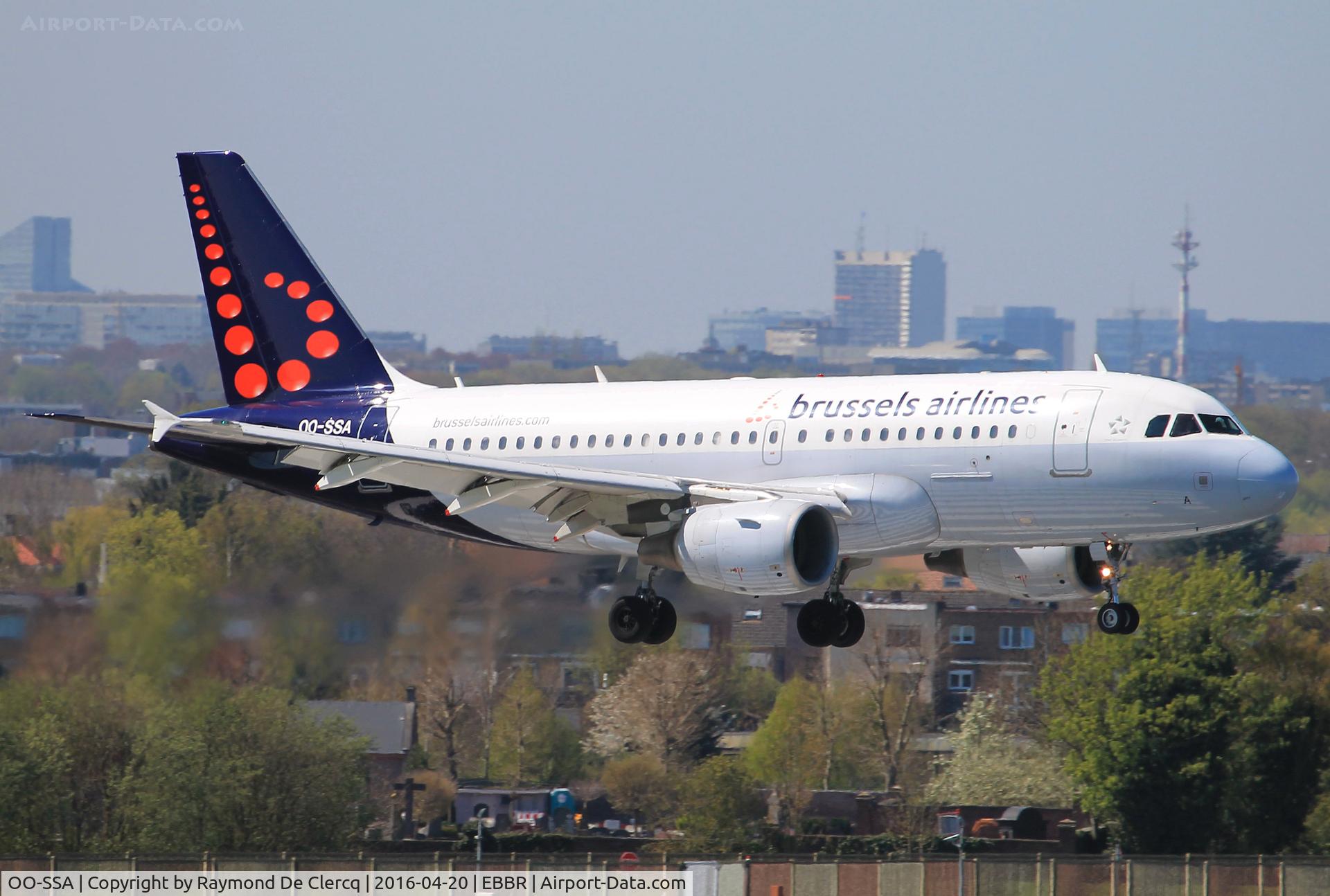 OO-SSA, 2005 Airbus A319-111 C/N 2392, Landing on rwy 01.