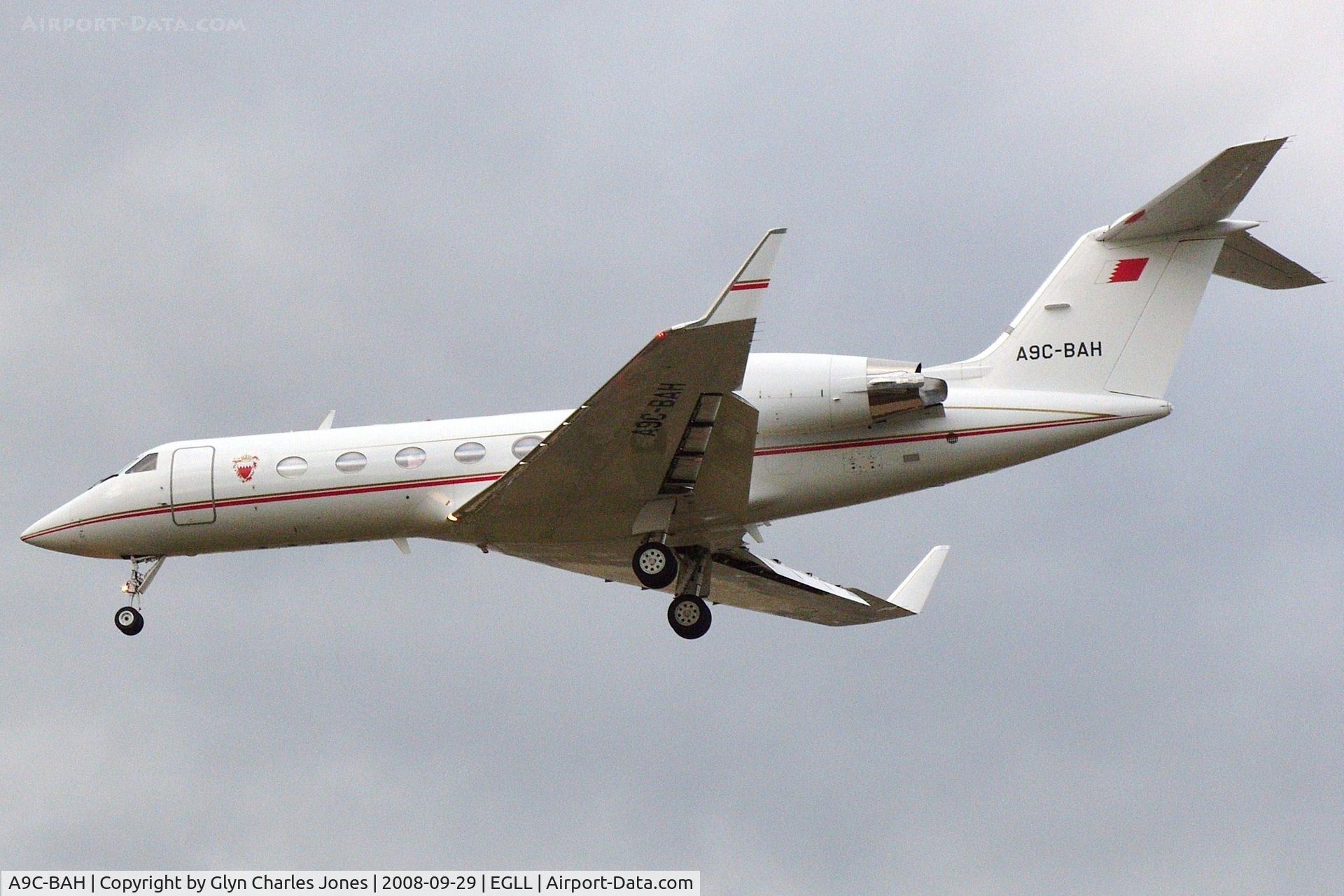 A9C-BAH, 1998 Gulfstream Aerospace Gulfstream IVSP C/N 1353, On finals to runway 27L. Previously N353GA. Owned by Bahrain Royal Flight.