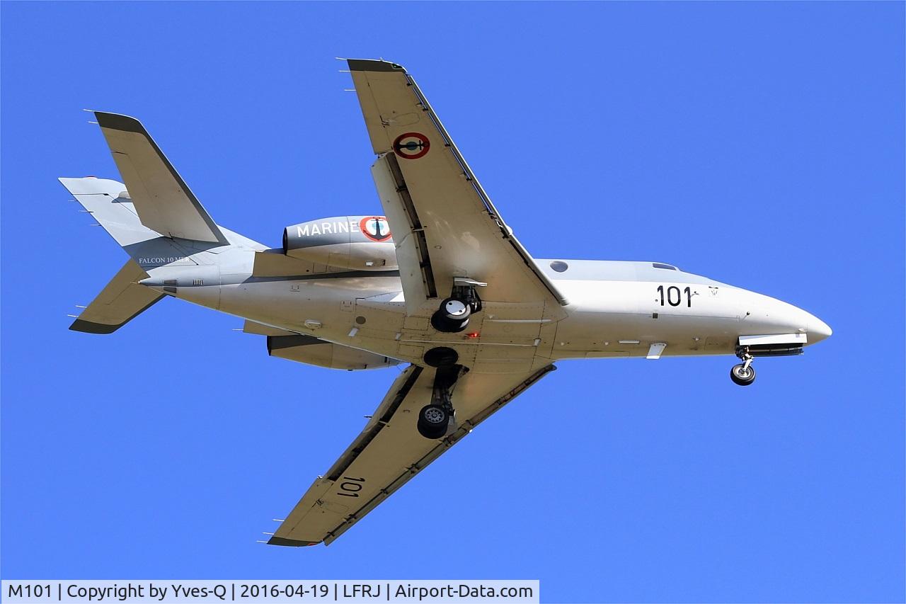 M101, 1977 Dassault Falcon 10MER C/N 101, Dassault Falcon 10 MER, Short approach rwy 08, Landivisiau Naval Air Base (LFRJ)