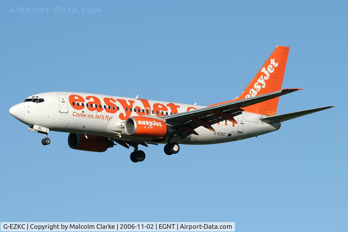 G-EZKC, 2004 Boeing 737-73V C/N 32424, Boeing 737-73V on approach to 25 at Newcastle Airport, November 2006.