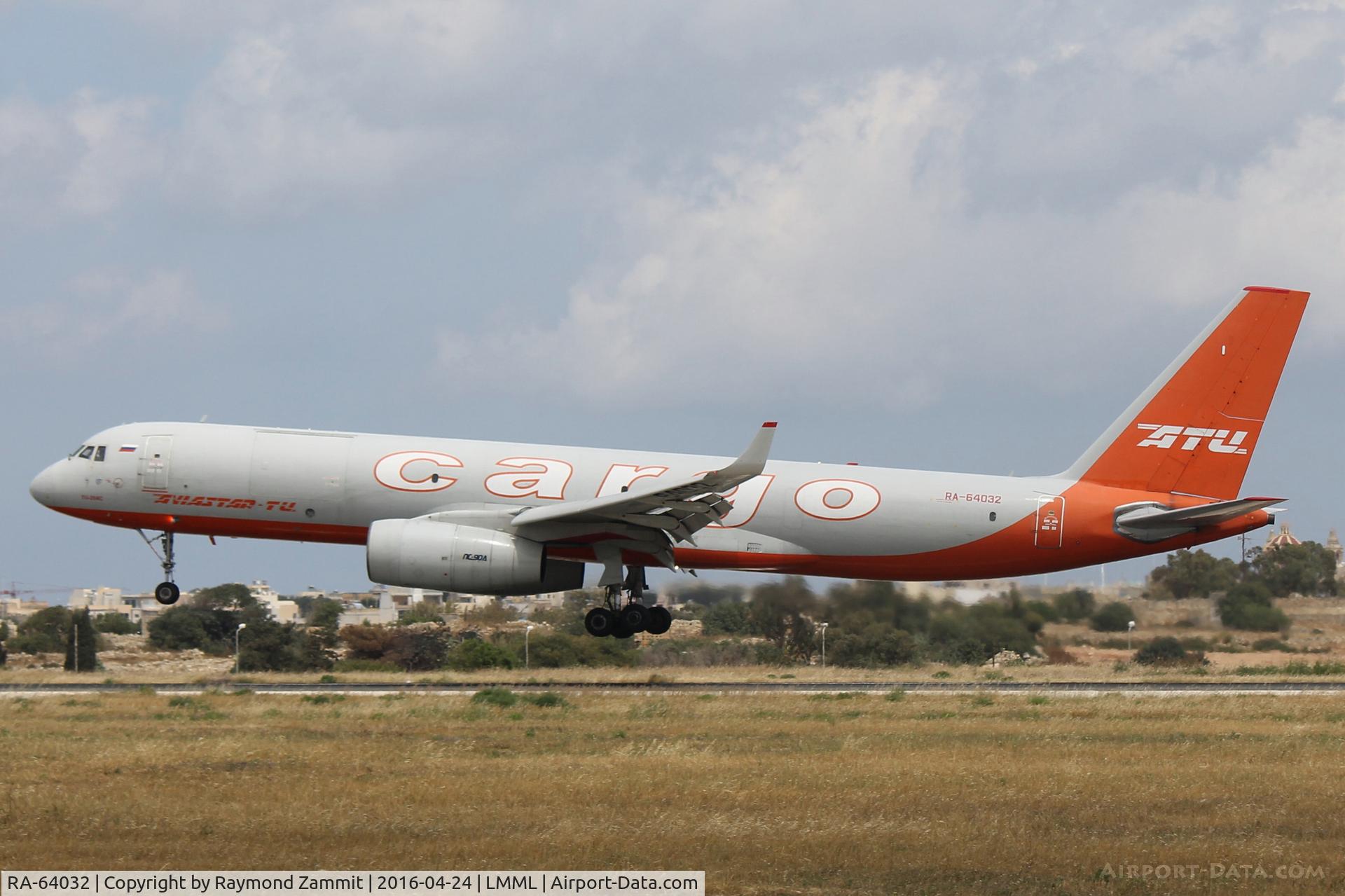 RA-64032, Tupolev Tu-204-100C C/N 1450743164032, Tupolev TU204 RA-64032 Aviastar