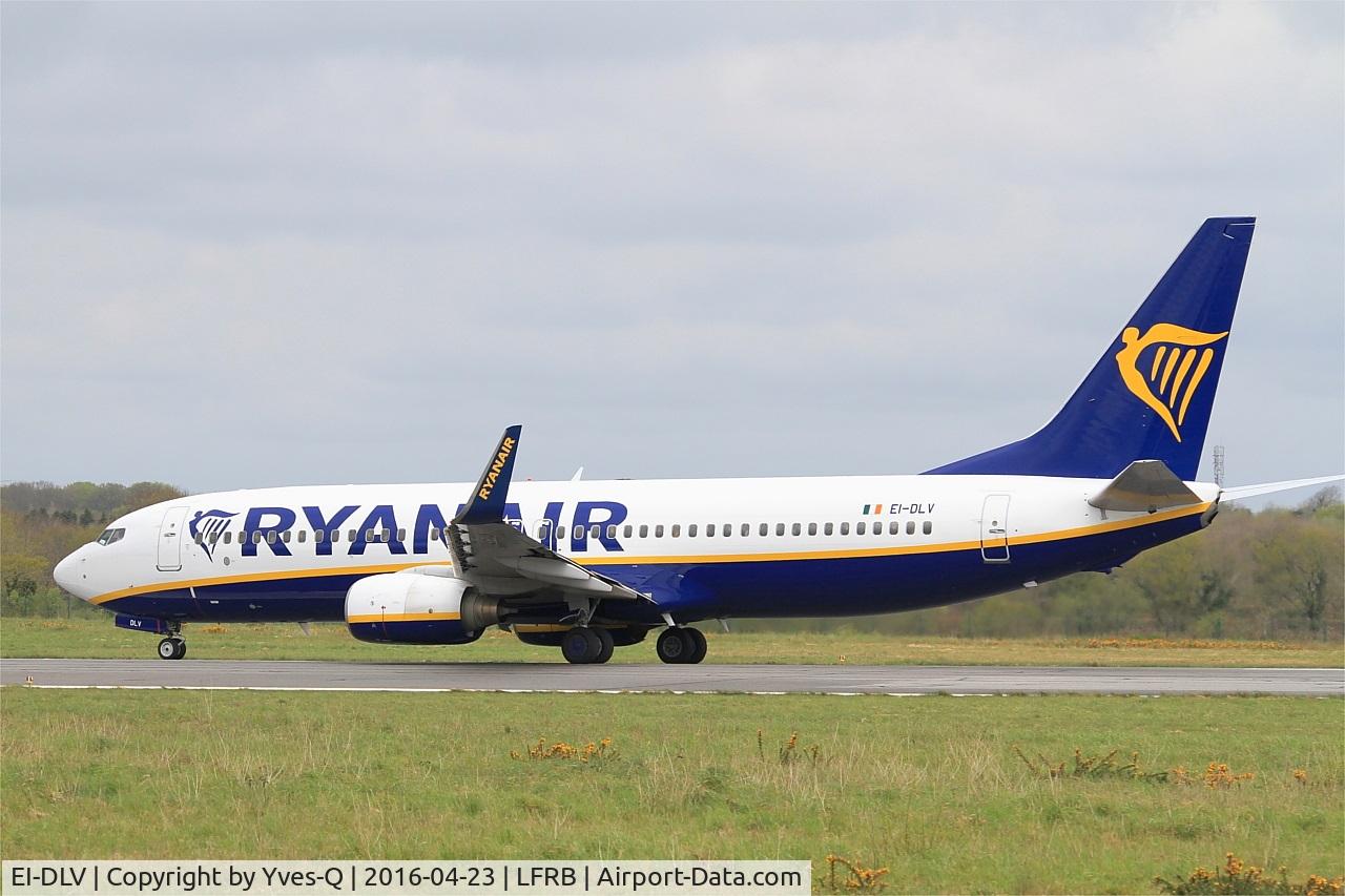 EI-DLV, 2006 Boeing 737-8AS C/N 33598, Boeing 737-8AS, Taxiing to holding point rwy 07R, Brest-Bretagne airport (LFRB-BES)
