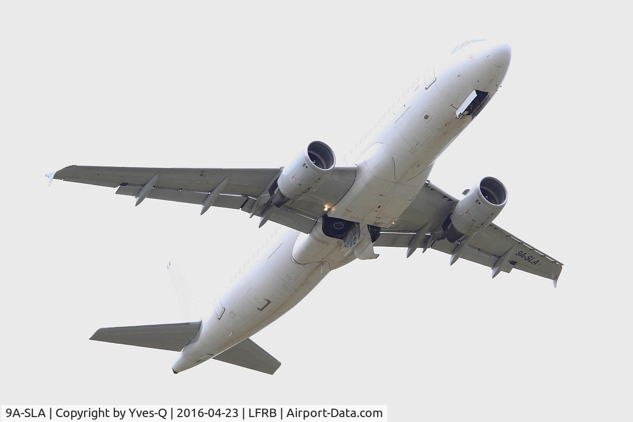 9A-SLA, 1998 Airbus A320-214 C/N 828, Airbus A320-214, Take off rwy 07R, Brest-Bretagne airport (LFRB-BES)
