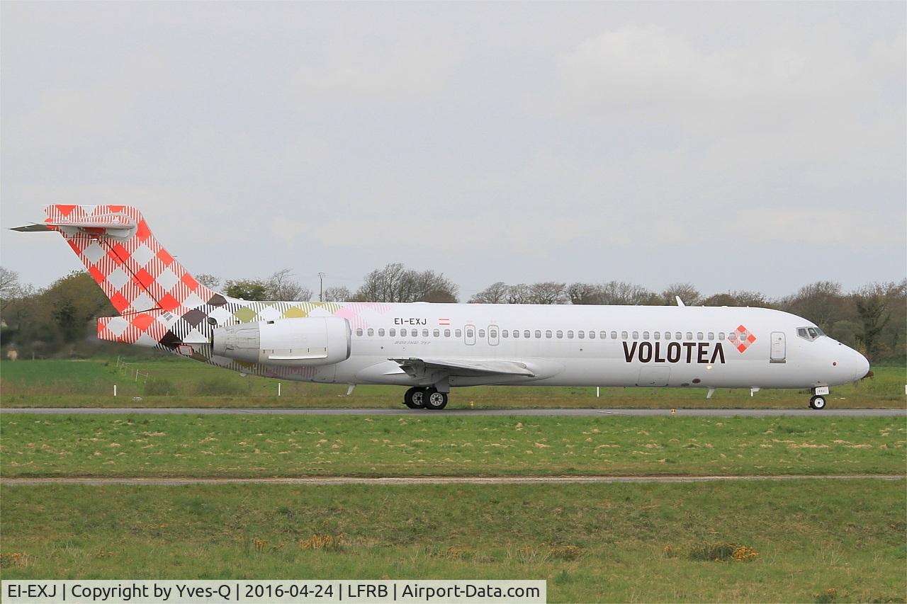 EI-EXJ, 2003 Boeing 717-2BL C/N 55176, Boeing 717-2BL, Taxiing to holding point rwy 25L, Brest-Bretagne airport (LFRB-BES)