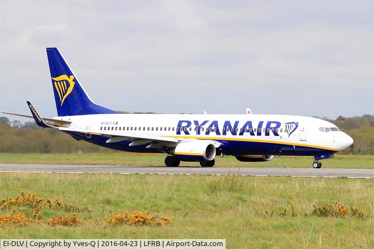EI-DLV, 2006 Boeing 737-8AS C/N 33598, Boeing 737-8AS, Take off run rwy 07R, Brest-Bretagne airport (LFRB-BES)