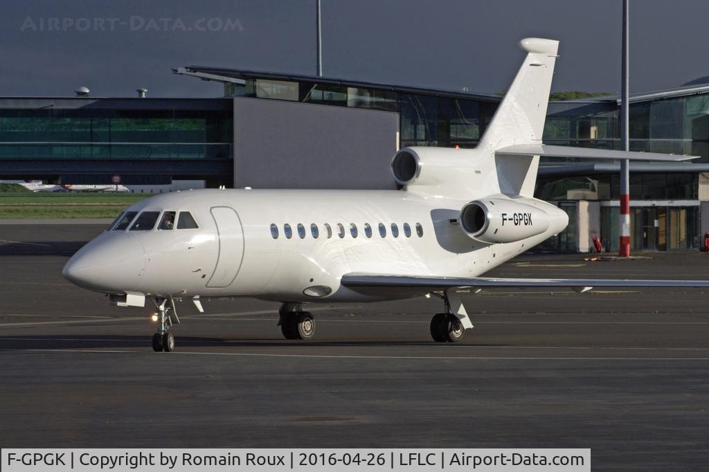 F-GPGK, 1989 Dassault Falcon 900 C/N 69, Taxiing