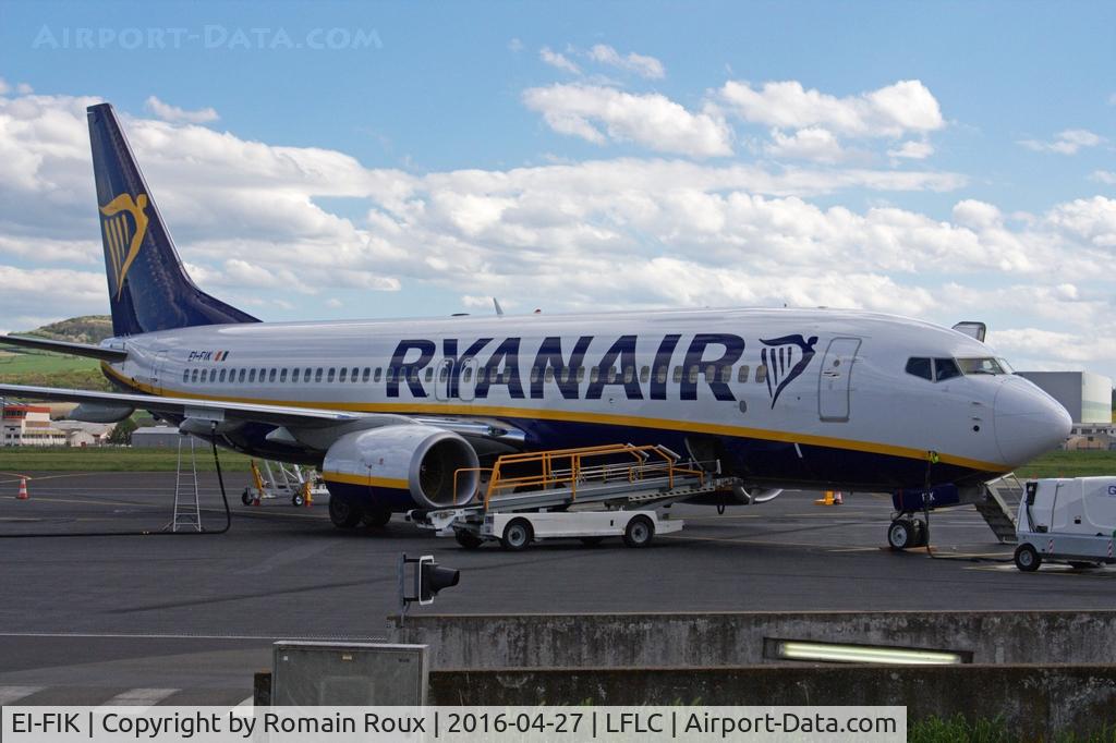 EI-FIK, 2015 Boeing 737-8AS C/N 44700, Parked from Porto