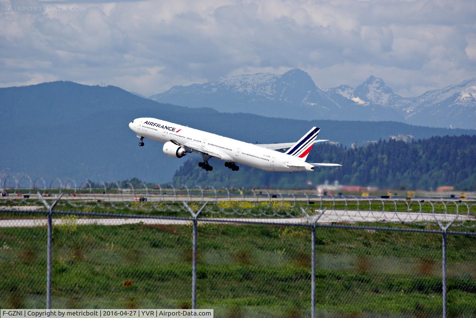 F-GZNI, 2011 Boeing 777-328/ER C/N 39973, Departure to CDG