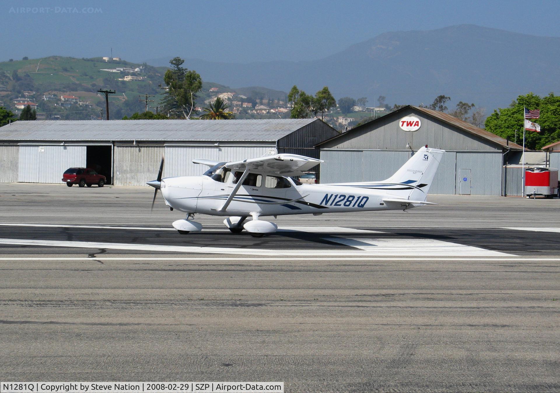 N1281Q, 2006 Cessna 172S C/N 172S10333, 2006 Cessna 172S Skyhawk rolling for take-off @ Santa Paula Airport (Ventura County), CA
