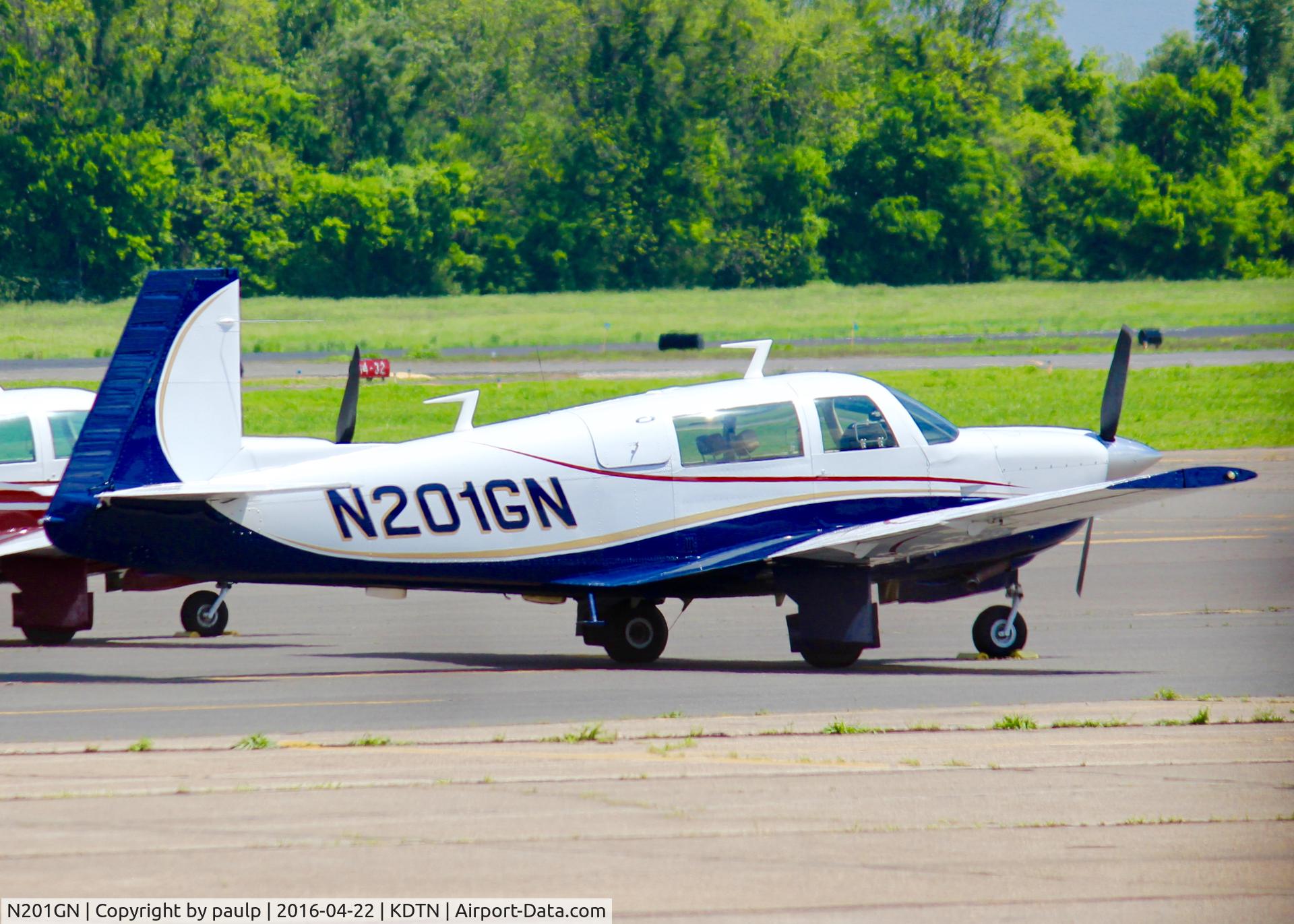 N201GN, 1977 Mooney M20J 201 C/N 24-0219, At Downtown Shreveport.