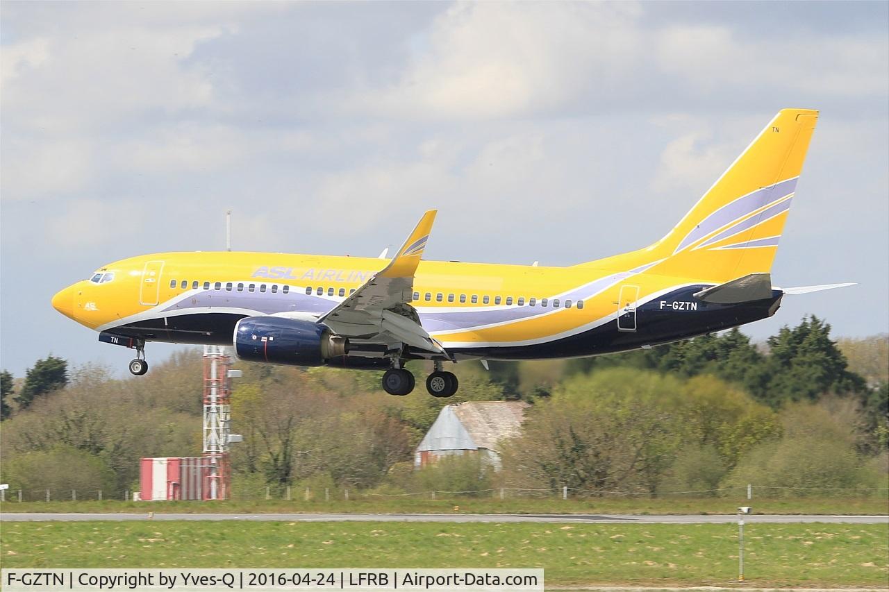 F-GZTN, 1999 Boeing 737-73S C/N 29080, Boeing B-737-73S, On final rwy 25L, Brest-Bretagne airport (LFRB-BES)