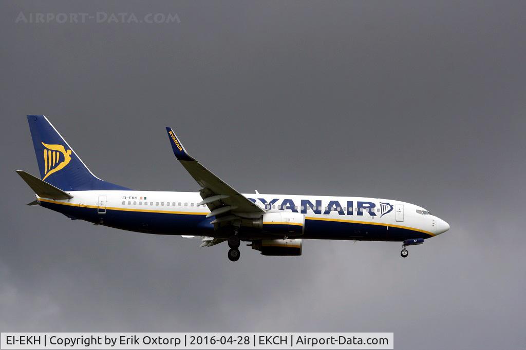 EI-EKH, 2010 Boeing 737-8AS C/N 38493, EI-EKH arriving rw 04L