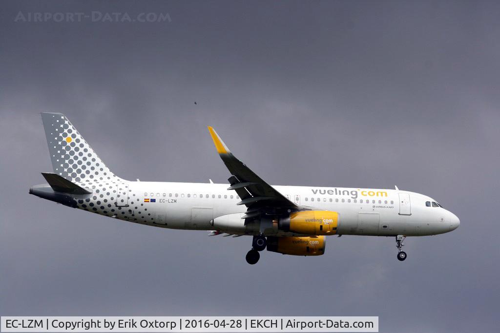 EC-LZM, 2013 Airbus A320-232 C/N 5877, EC-LZM arriving rw 04L