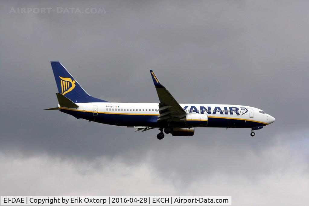 EI-DAE, 2002 Boeing 737-8AS C/N 33545, EI-DAE arriving rw 04L