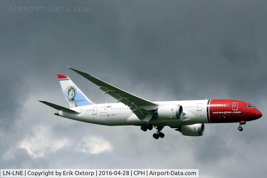 LN-LNE, 2014 Boeing 787-8 Dreamliner C/N 34796, LN-LNE arriving rw 04L