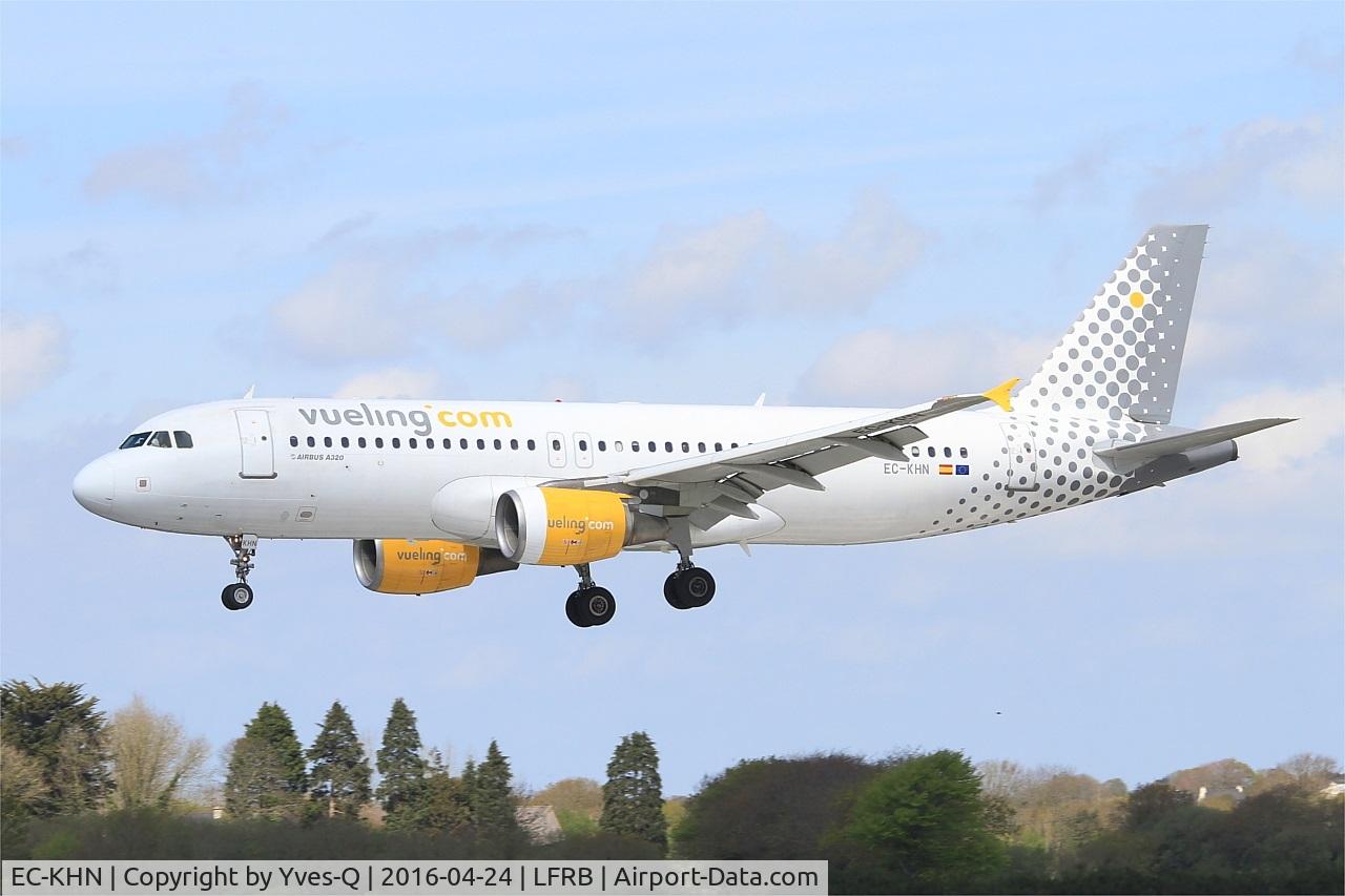 EC-KHN, 2007 Airbus A320-216 C/N 3203, Airbus A320-216, On final rwy 25L, Brest-Bretagne airport (LFRB-BES)