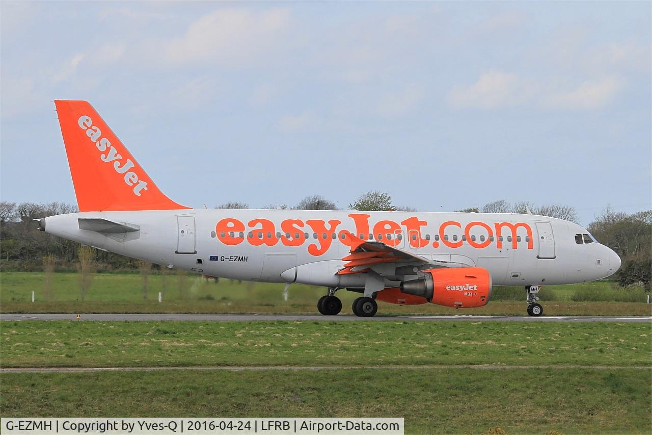 G-EZMH, 2003 Airbus A319-111 C/N 2053, Airbus A319-111, Taxiing to holding point rwy 25L, Brest-Bretagne airport (LFRB-BES)