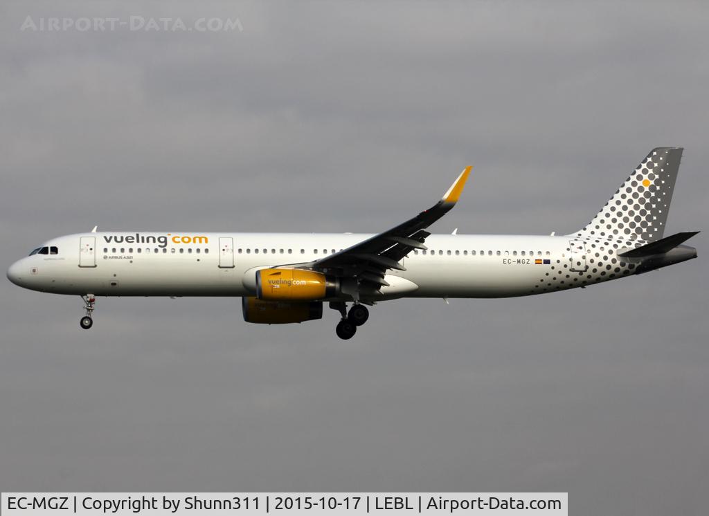 EC-MGZ, 2015 Airbus A321-231 C/N 6660, Landing rwy 25R