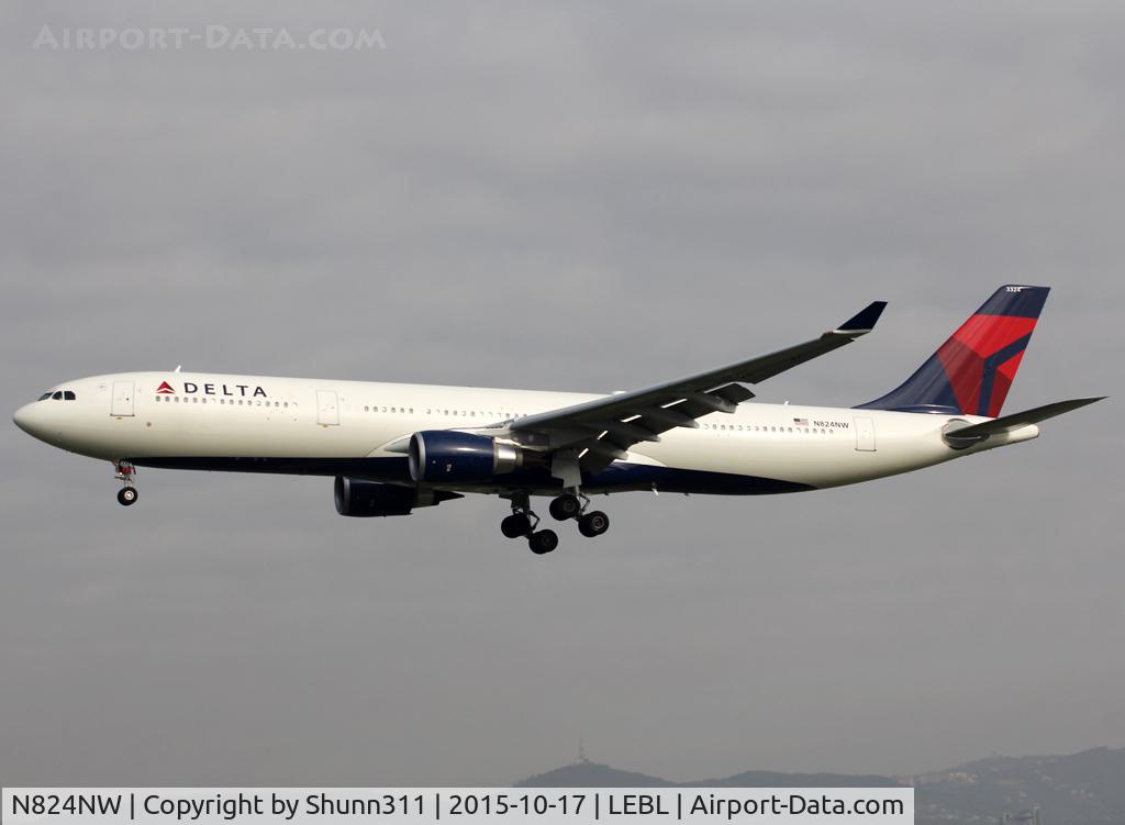 N824NW, 2015 Airbus A330-302 C/N 1637, Landing rwy 25R