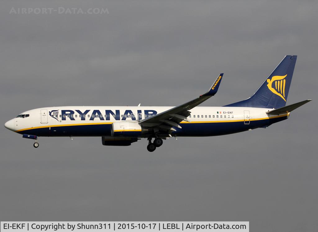 EI-EKF, 2009 Boeing 737-8AS C/N 35025, Landing rwy 25R