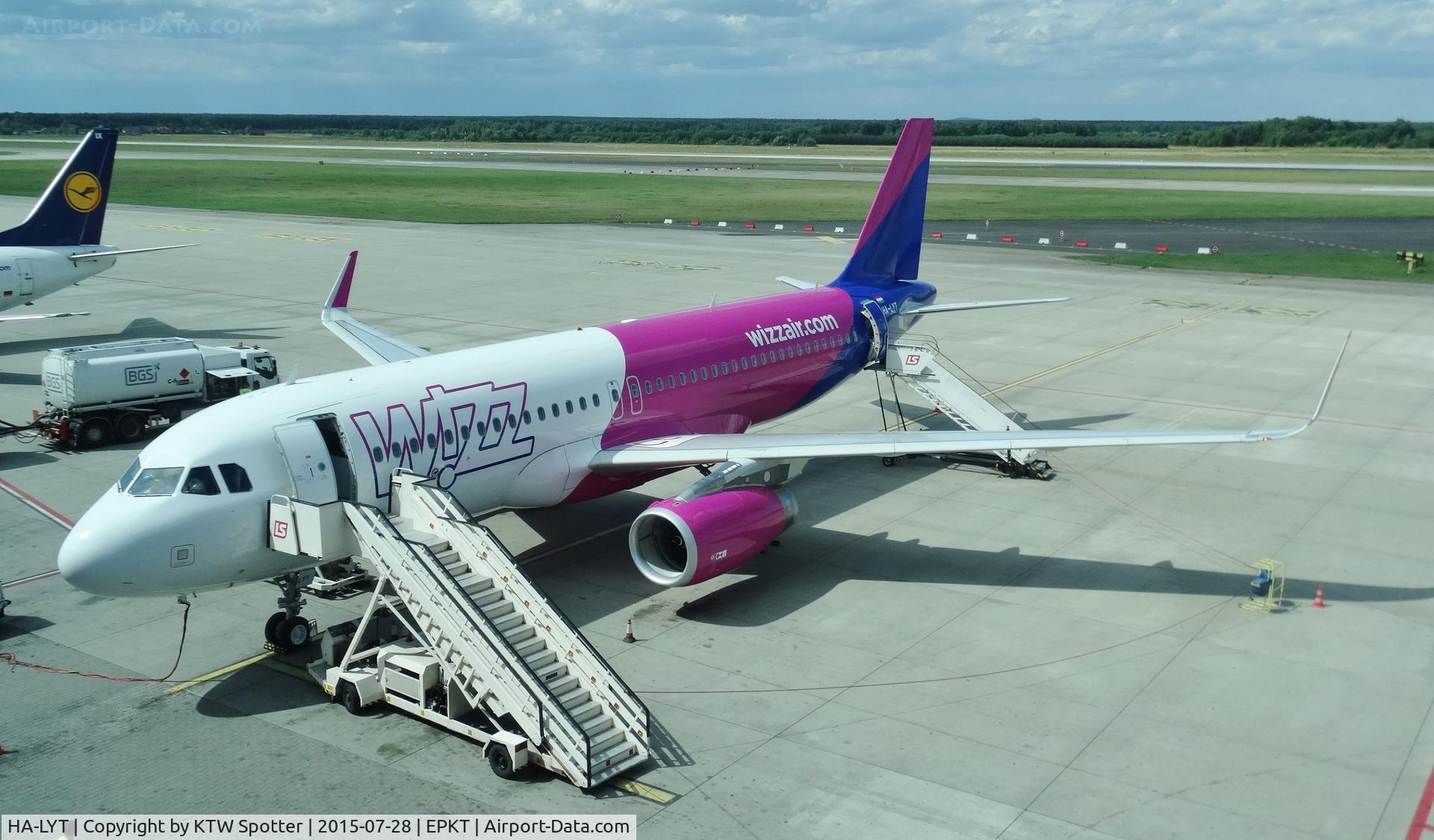 HA-LYT, 2015 Airbus A320-232 C/N 6683, Resting after flight BOJ-KTW.