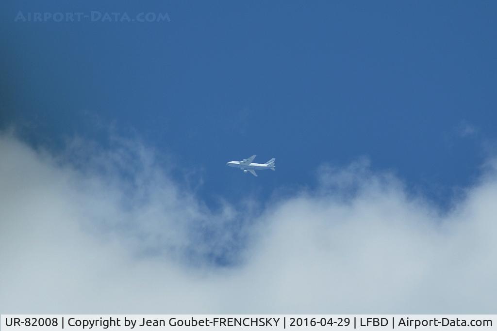 UR-82008, 1986 Antonov An-124-100M Ruslan C/N 19530501006, ADF525F after take off Mont de Marsan air force base 118, passing LFBD level 190