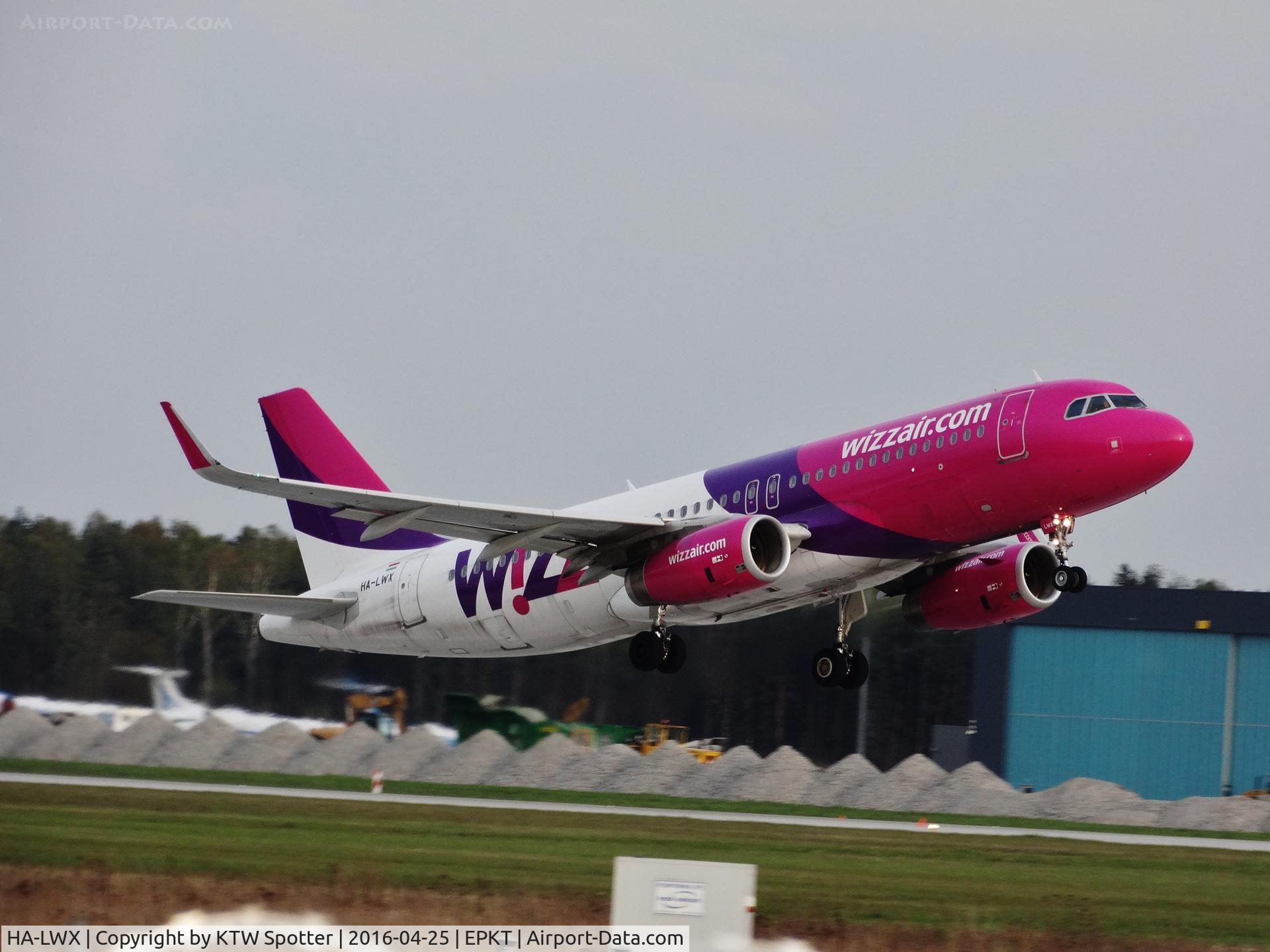 HA-LWX, 2014 Airbus A320-232 C/N 6001, V1, Rotate! KTW-LTN.