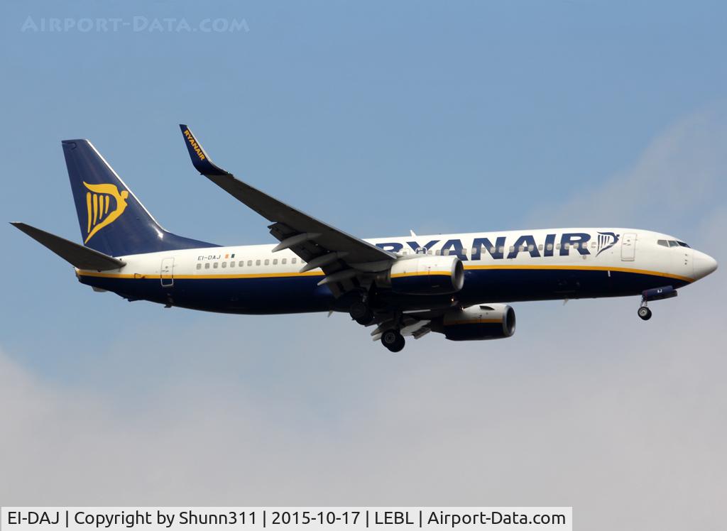 EI-DAJ, 2003 Boeing 737-8AS C/N 33548, Landing rwy 07L