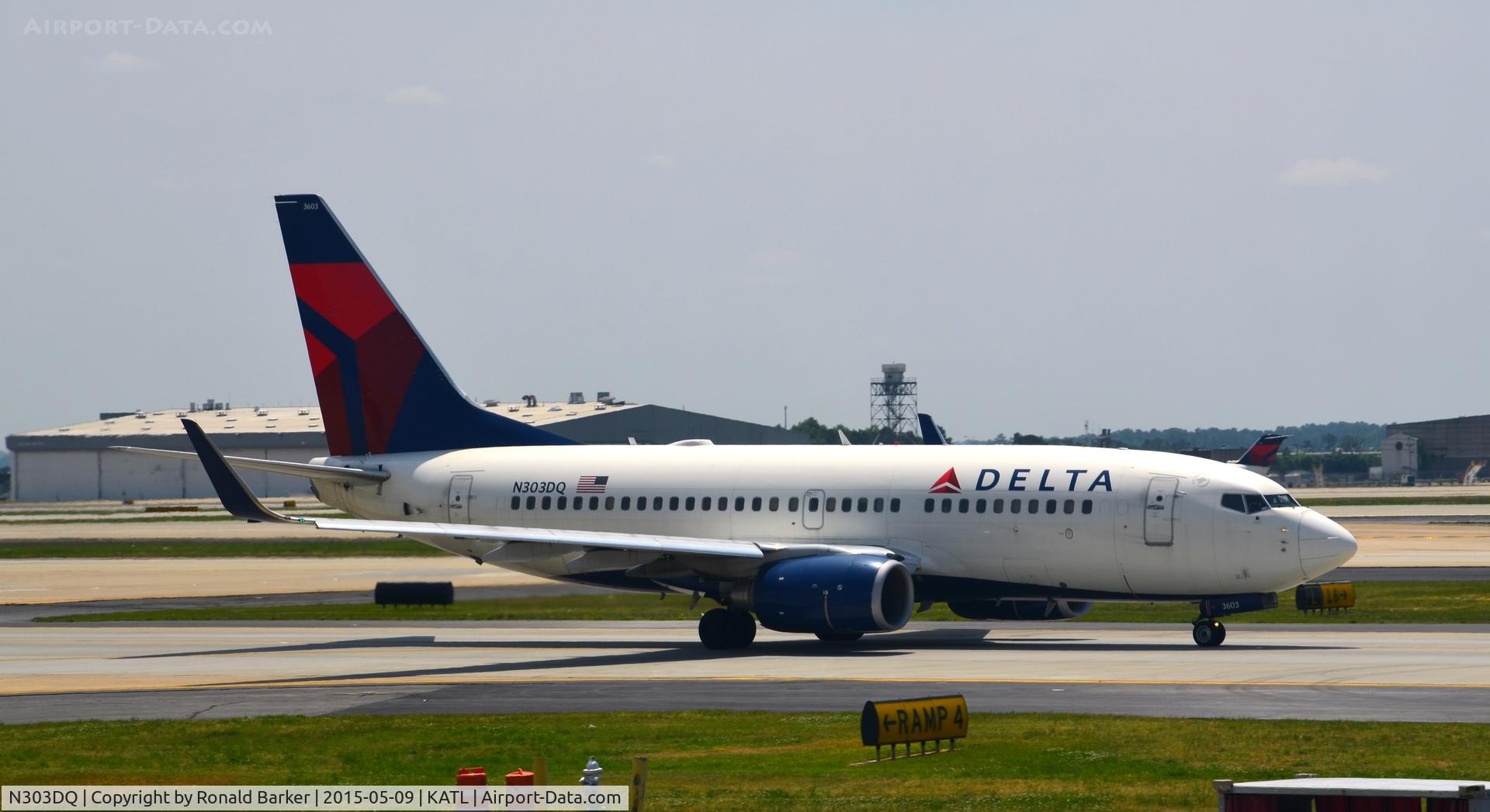 N303DQ, 2008 Boeing 737-732 C/N 29688, Taxi Atlanta