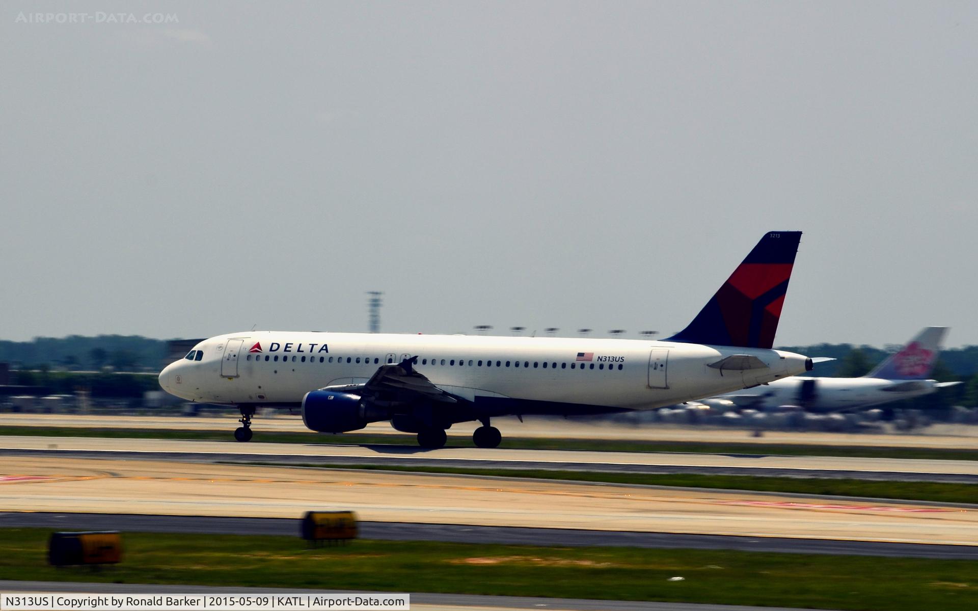 N313US, 1990 Airbus A320-211 C/N 153, Takeoff Atlanta