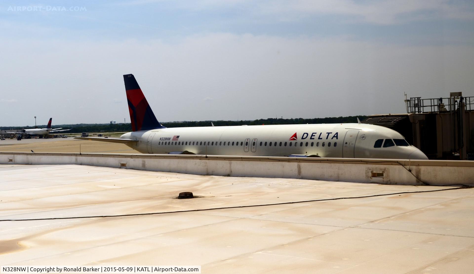 N328NW, 1992 Airbus A320-211 C/N 298, Parked Atlanta