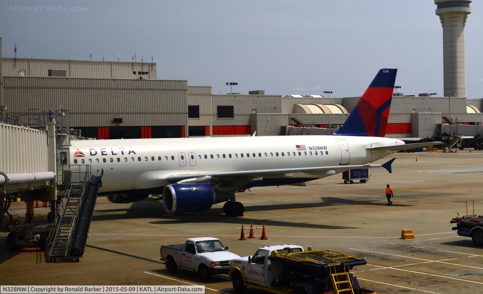N328NW, 1992 Airbus A320-211 C/N 298, Parked Atlanta