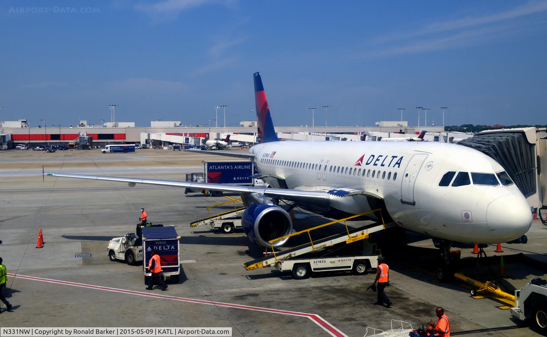 N331NW, 1992 Airbus A320-211 C/N 318, At the gate Atlanta