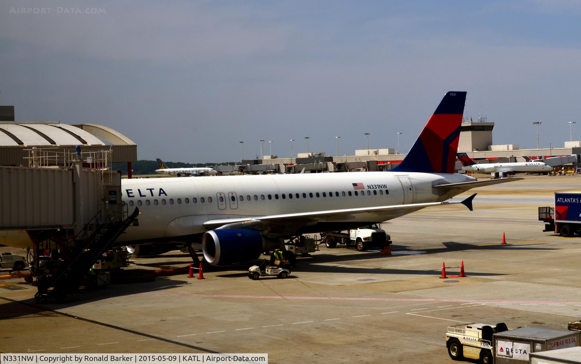 N331NW, 1992 Airbus A320-211 C/N 318, At the gate Atlanta