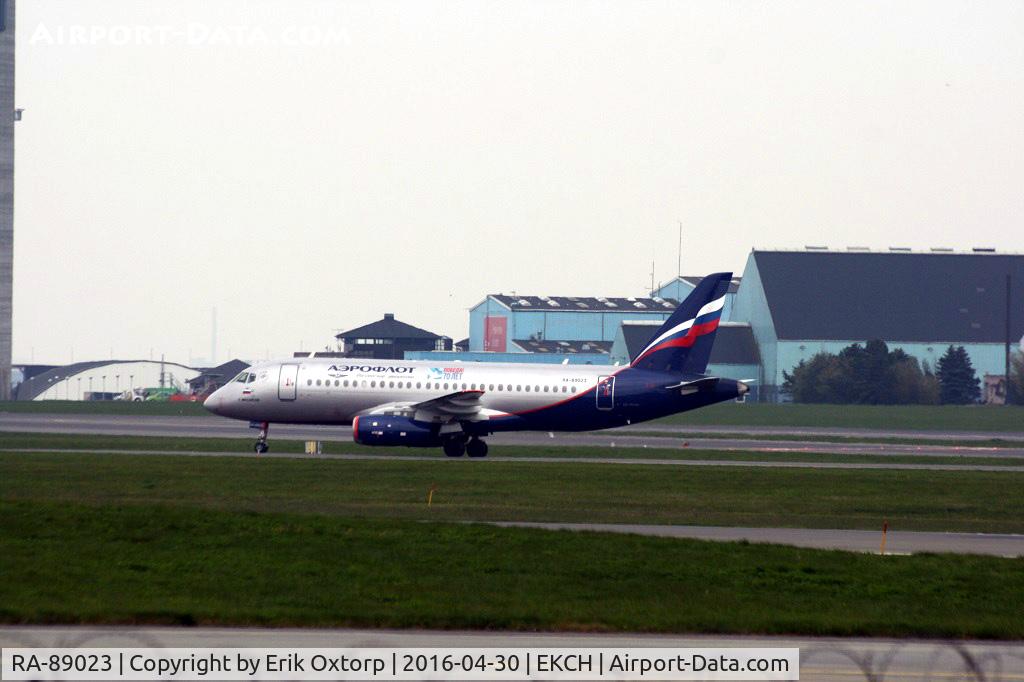 RA-89023, 2013 Sukhoi Superjet 100-95B C/N 95041, RA-89023 just arrived rw 22L