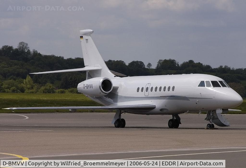D-BMVV, 2005 Dassault Falcon 2000EX C/N 42, Waiting on Apron