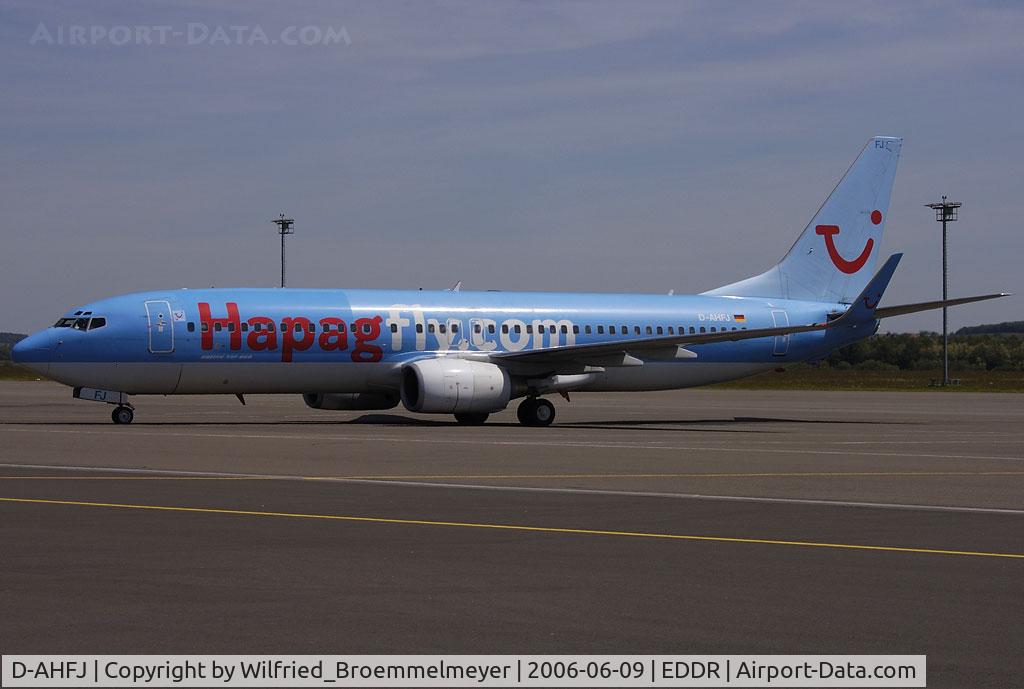 D-AHFJ, 1999 Boeing 737-8K5 C/N 27990, Ready to taxi out to Runway 09.