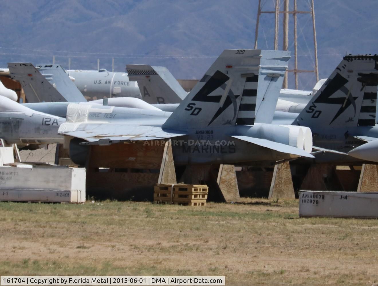 161704, McDonnell Douglas F/A-18B-8-MC Hornet C/N 49/B012, F/A-18B tail section