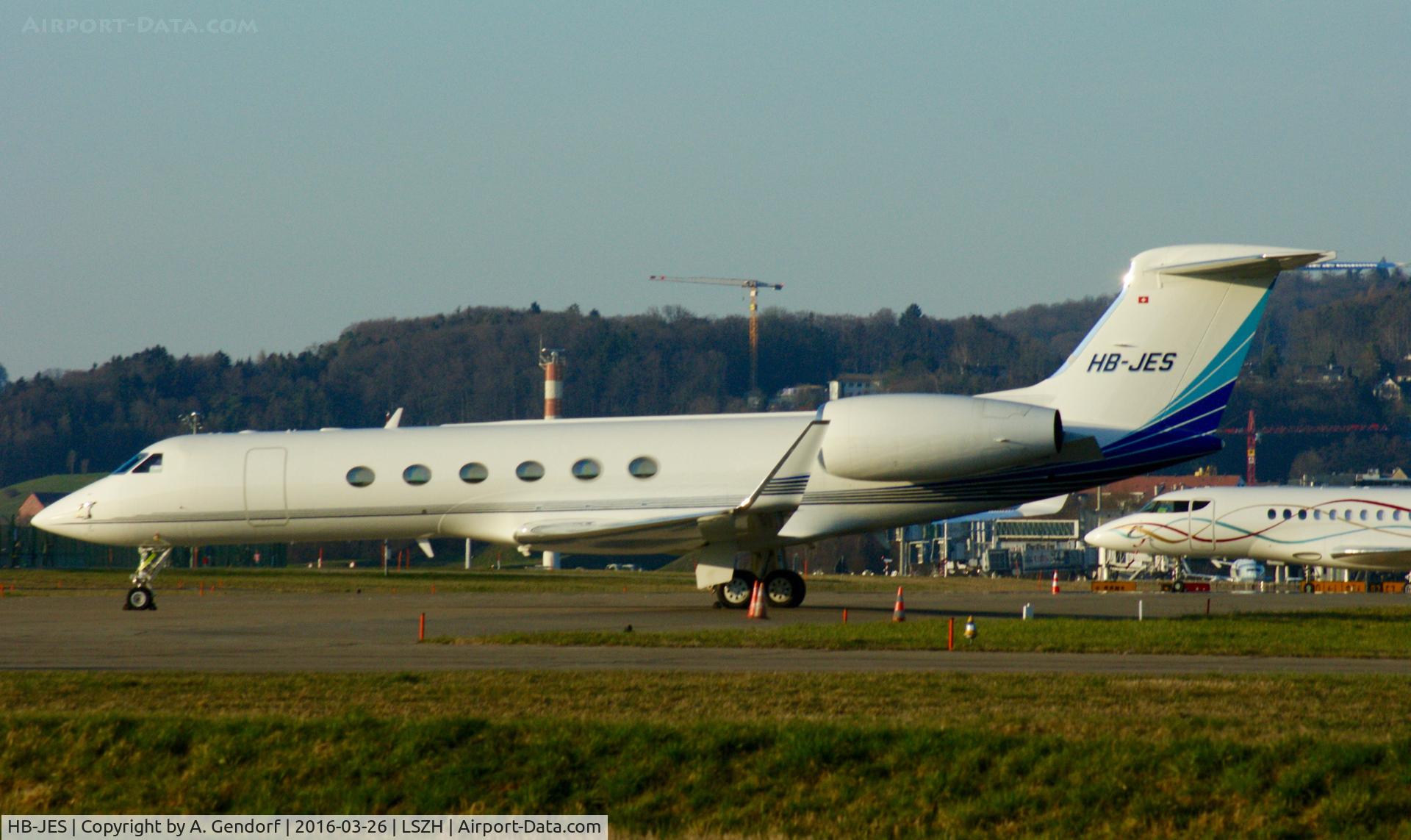 HB-JES, 1998 Gulfstream Aerospace G-V C/N 556, Jet Club (untitled), is here parked at Zürich-Kloten(LSZH)