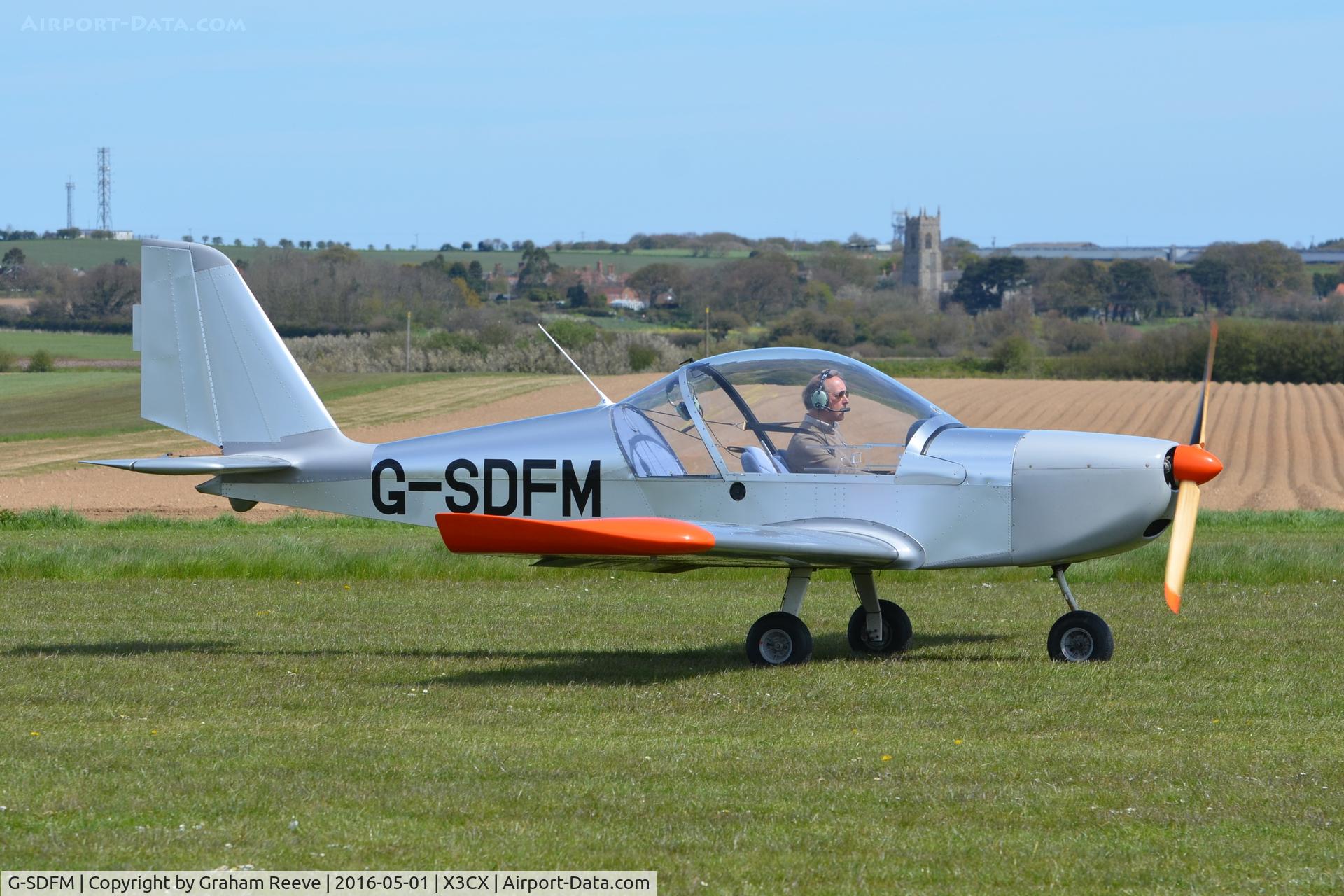G-SDFM, 2002 Aerotechnik EV-97 Eurostar C/N PFA 315-13884, Just landed at Northrepps.
