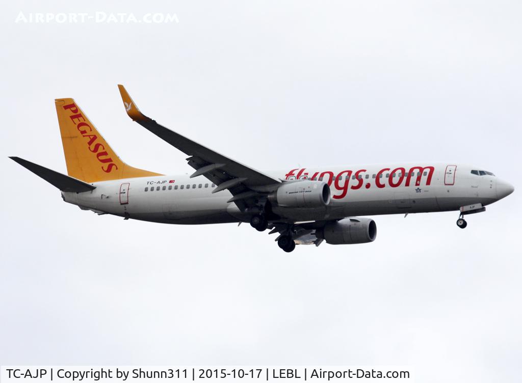TC-AJP, 2011 Boeing 737-82R C/N 32735, Landing rwy 07L