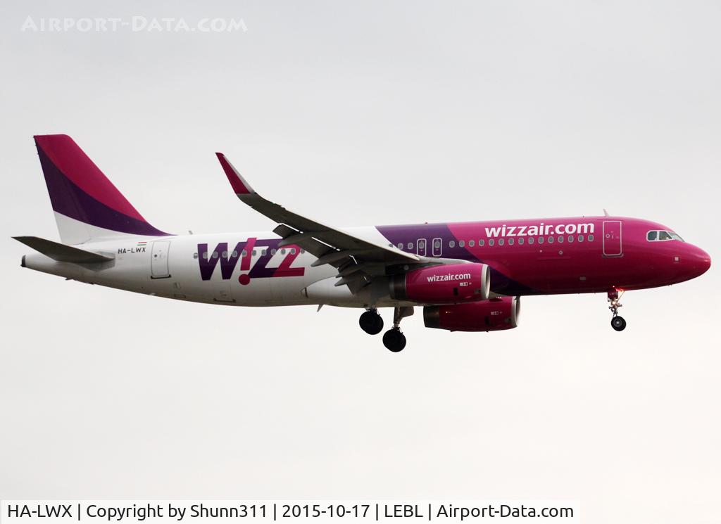 HA-LWX, 2014 Airbus A320-232 C/N 6001, Landing rwy 25R