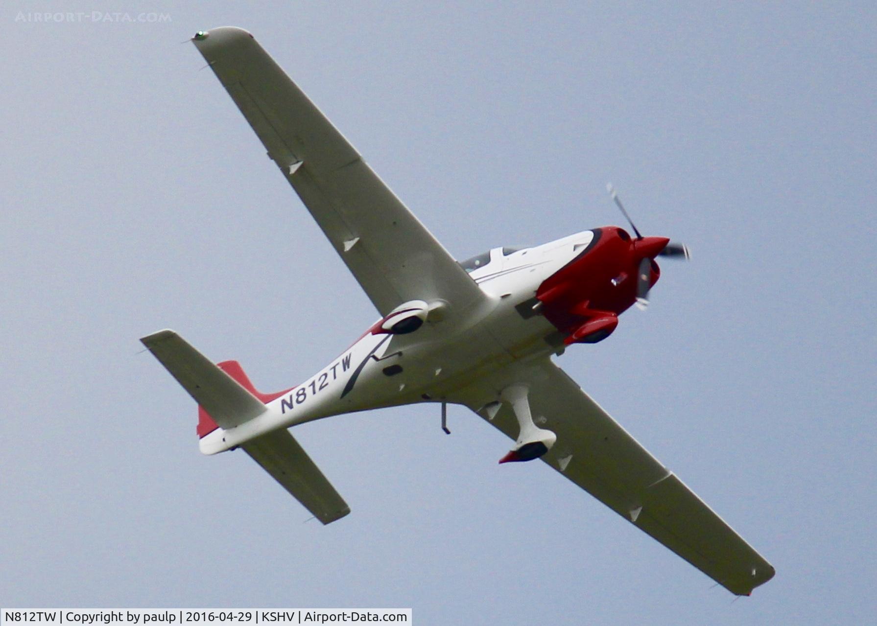 N812TW, 2015 Cirrus SR22 C/N 4189, At Shreveport Regional. Taking off in the pouring rain.