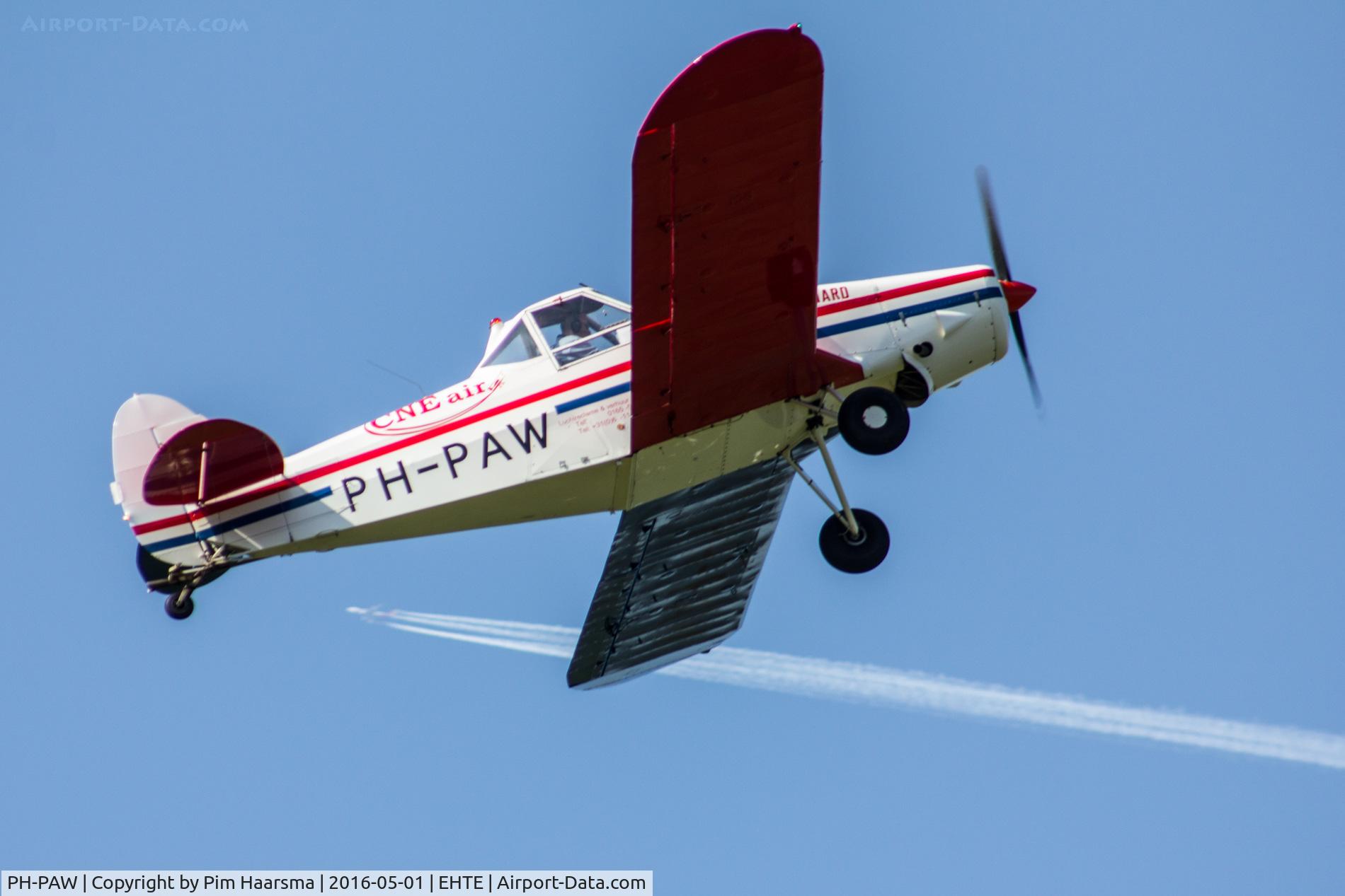 PH-PAW, Piper PA-25-260 C/N 25-2203, PH-PAW on take off