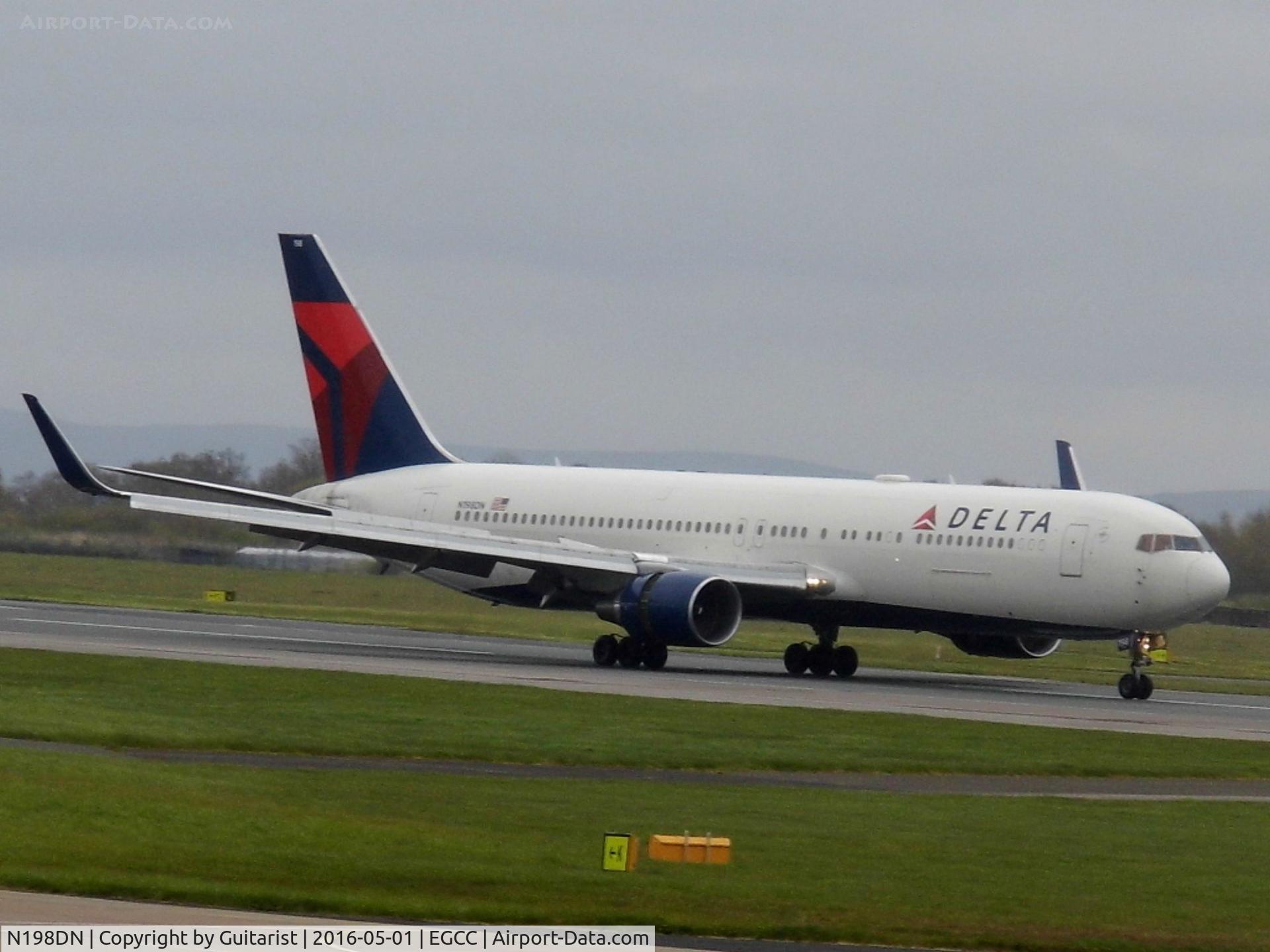 N198DN, 1998 Boeing 767-332 C/N 28455, At Manchester