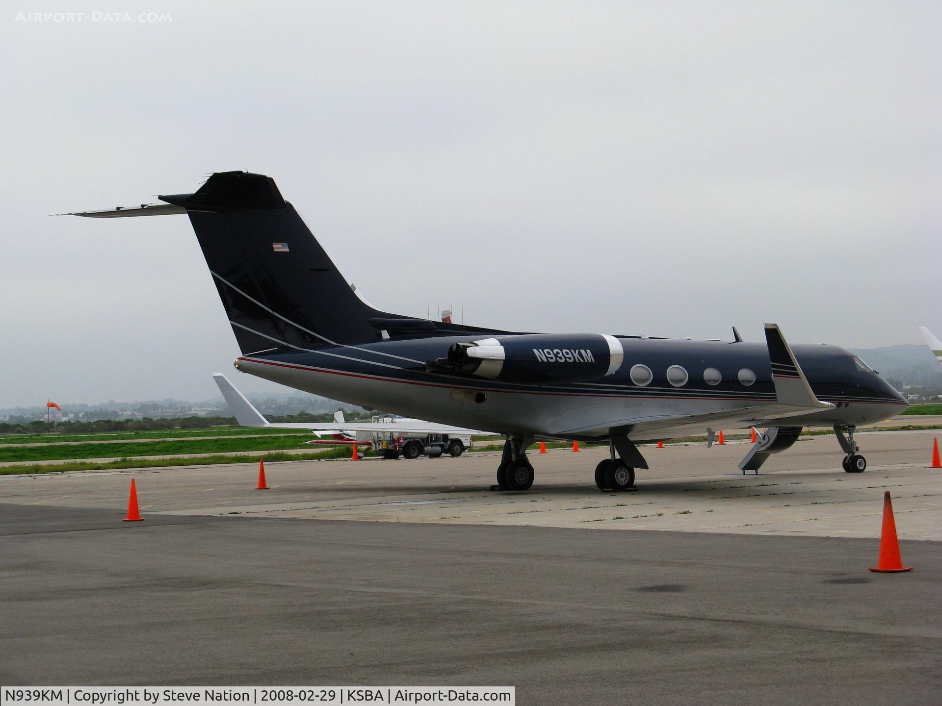 N939KM, 1986 Gulfstream Aerospace G-1159A Gulfstream III C/N 492, Double X LLC (Palo Alto, CA) 1986 Gulfstream Aerospace G-1159A @ Santa Barbara Municipal Airport, CA