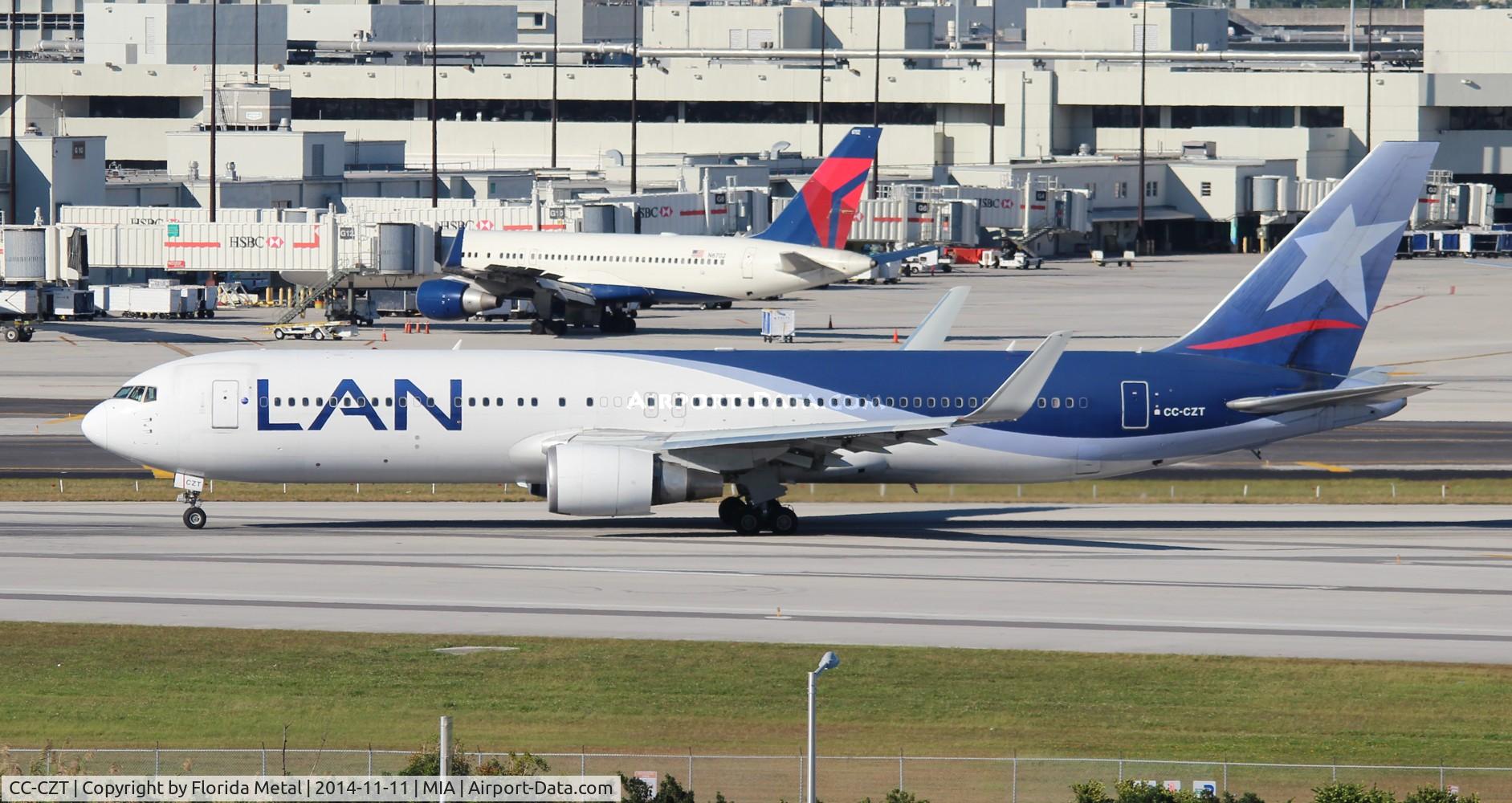 CC-CZT, 1998 Boeing 767-316/ER C/N 29228, LAN Chile